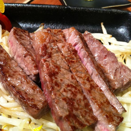 内モモの熟成肉を食べる