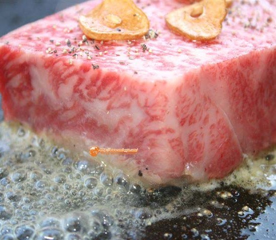 至福の時を演出する　霜降り肉