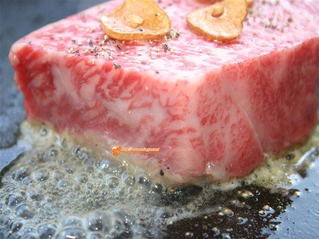 至福の時を演出する 霜降り肉